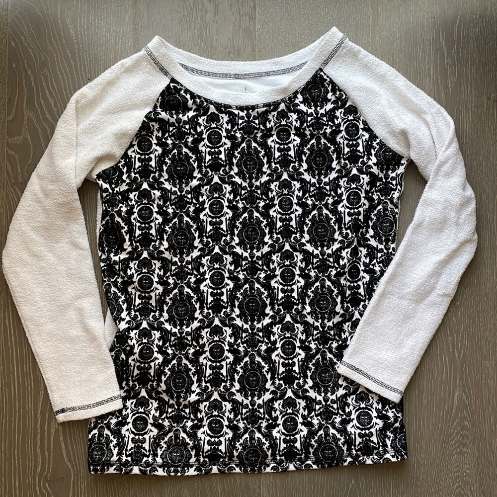 NWOT Haunted Mansion Size M Sweatshirt